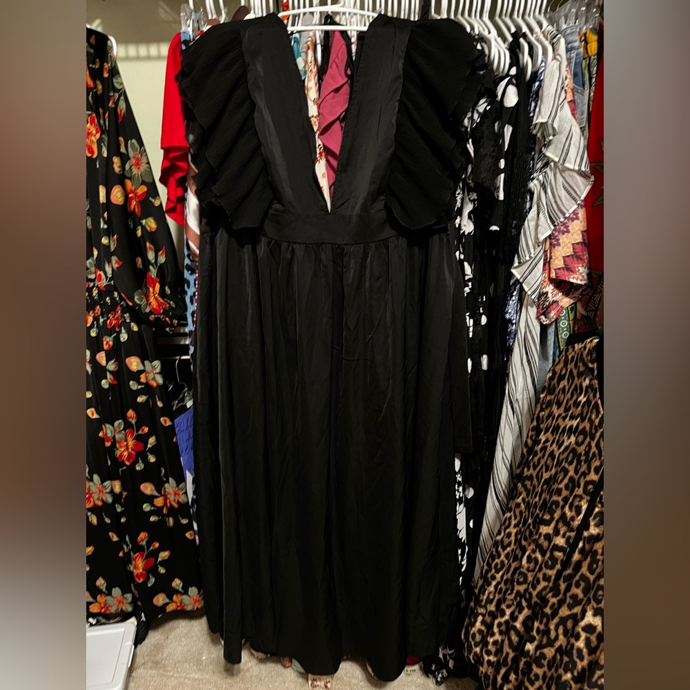 *NWOT* SHEIN Black Deep V Ruffled Maxi Dress